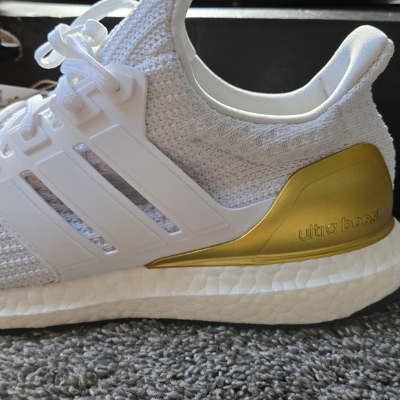 Adidas ULTRABOOST 4.0 DNA SHOES NEW size 9 - Picture 9 of 13